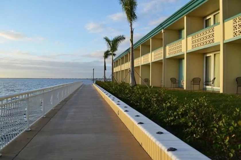 PG Waterfront Hotel and Suites - Image 1