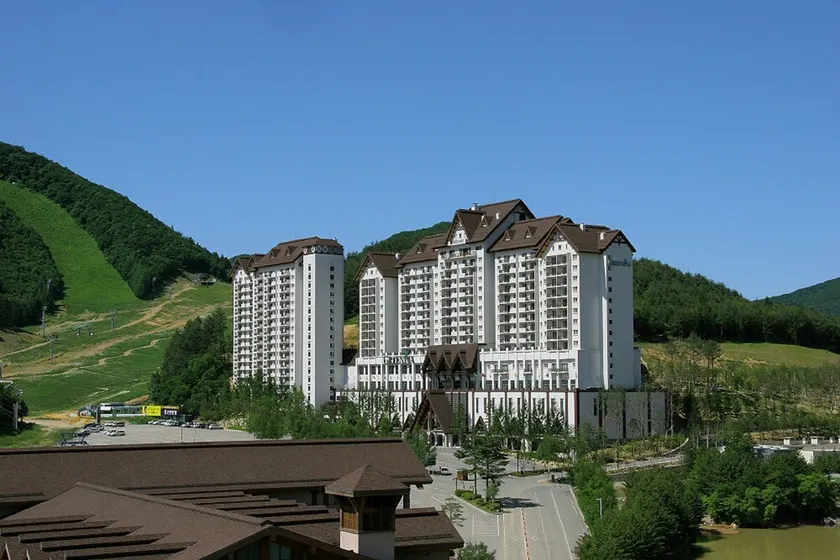 Yongpyong Greenpia Condominium - Image 1