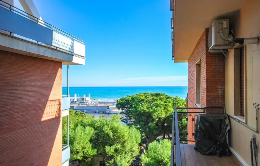Beautiful Apartment in Grottammare With 1 Bedrooms - Image 1