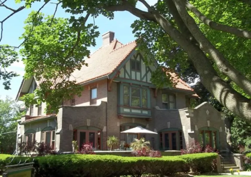 The Mansion Bed & Breakfast - Image 1