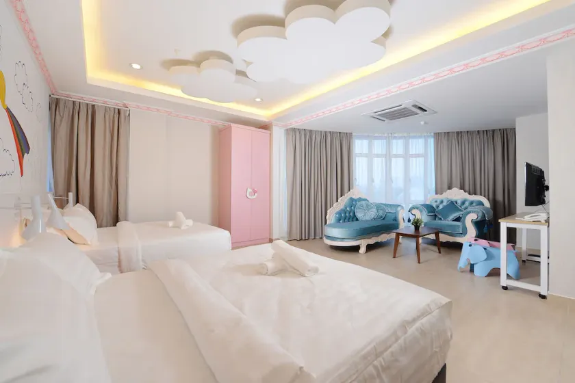 Hotel de Art Wonderland - Image 1
