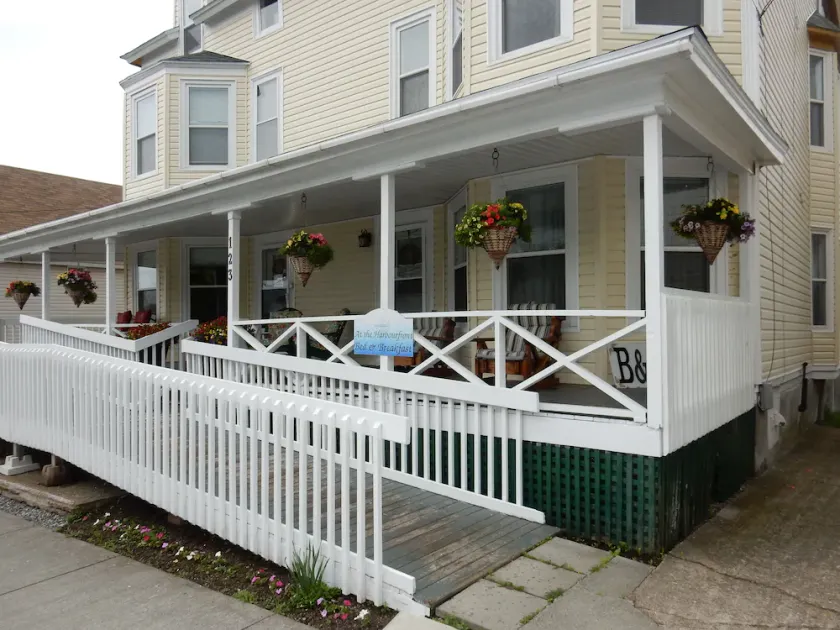 At The Harbourfront B&B - Image 1
