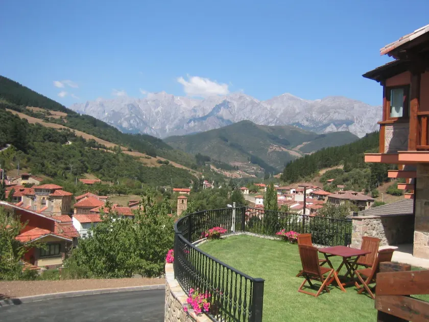 Apartamentos La Montaña - Image 1