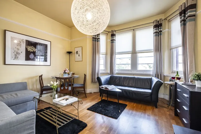 Lovely Alexandra House Retreat - JAN - Image 1