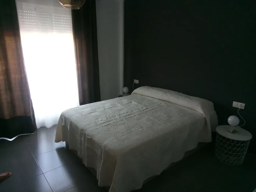 Terraced House 3 Bedrooms - Image 1
