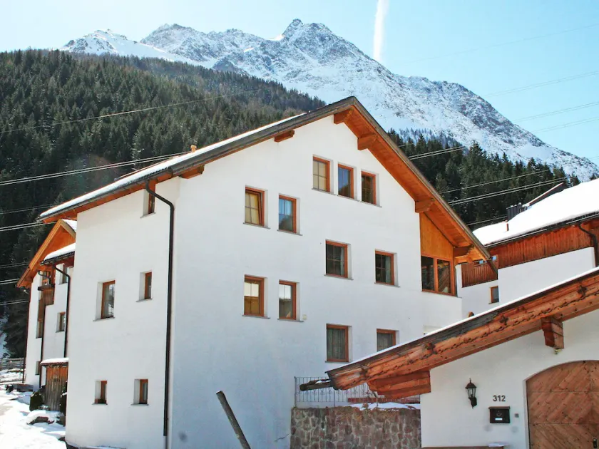 Christina Pettneu am Arlberg - Image 1