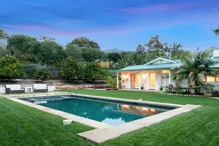 4BR 2 5BA Montecito Luxury Home Pool Sleeps 8 by RedAwning - Image 1