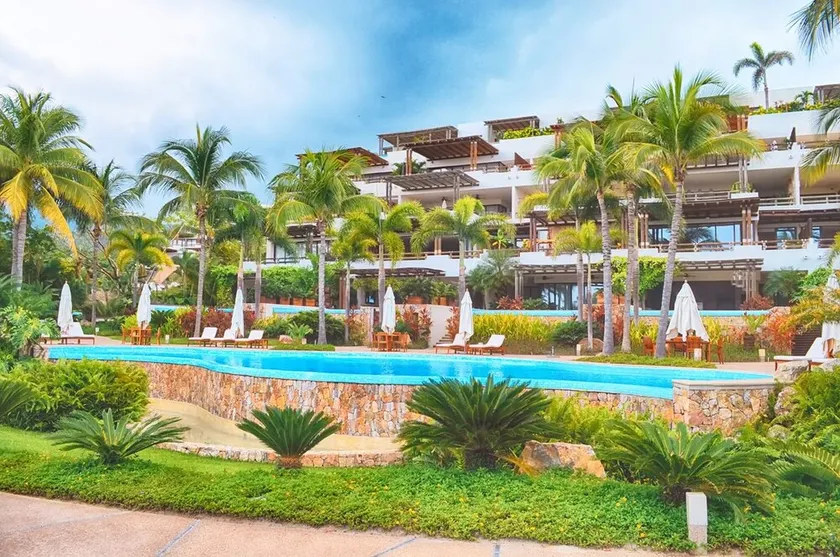 Los Veneros Beachfront Residences - Image 1