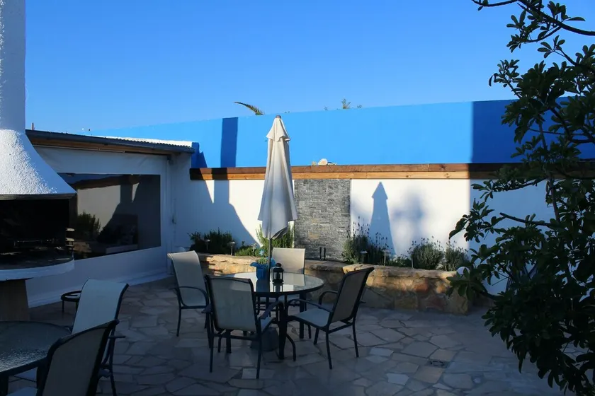Spacious House in Poble Nou with Garden - Image 1
