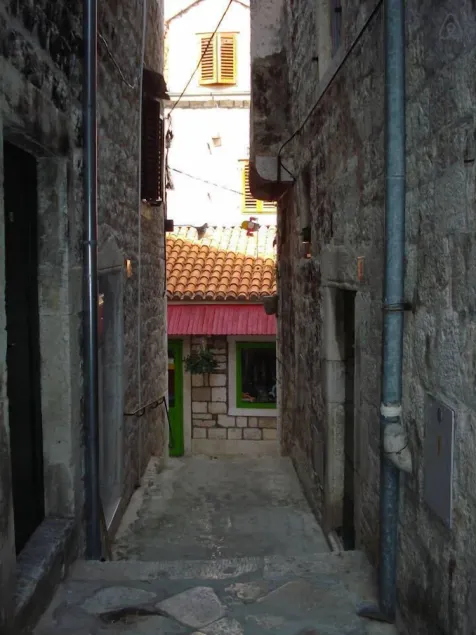 Old Center Apartments - Image 1