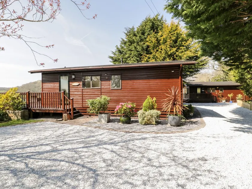 Summertime Lodge - Image 1