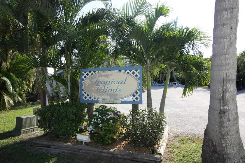 Tropical Winds Beachfront Motel and Cottages - Image 1