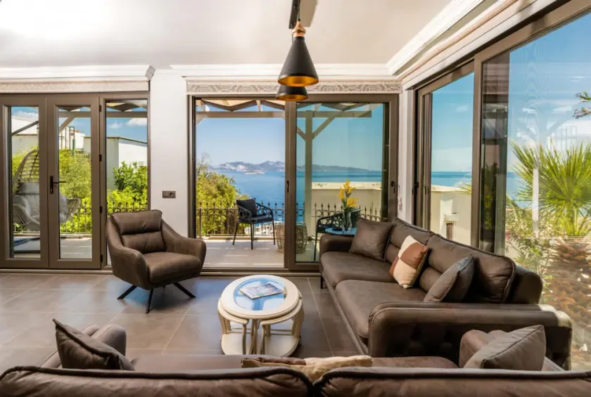 Lovely Flat 300 m to Beach With Shared Pool in Kas - Image 1