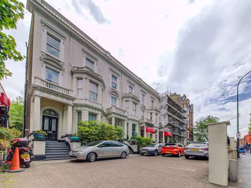 Grantly Hotel - Image 1