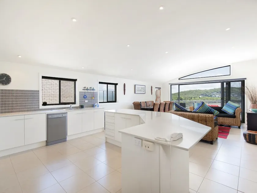 Fingal Surf and Sand, Pacific Drive, 14A - Image 1