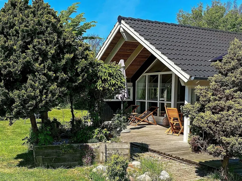 Picturesque Holiday Home in Hovedstaden With Sauna - Image 1