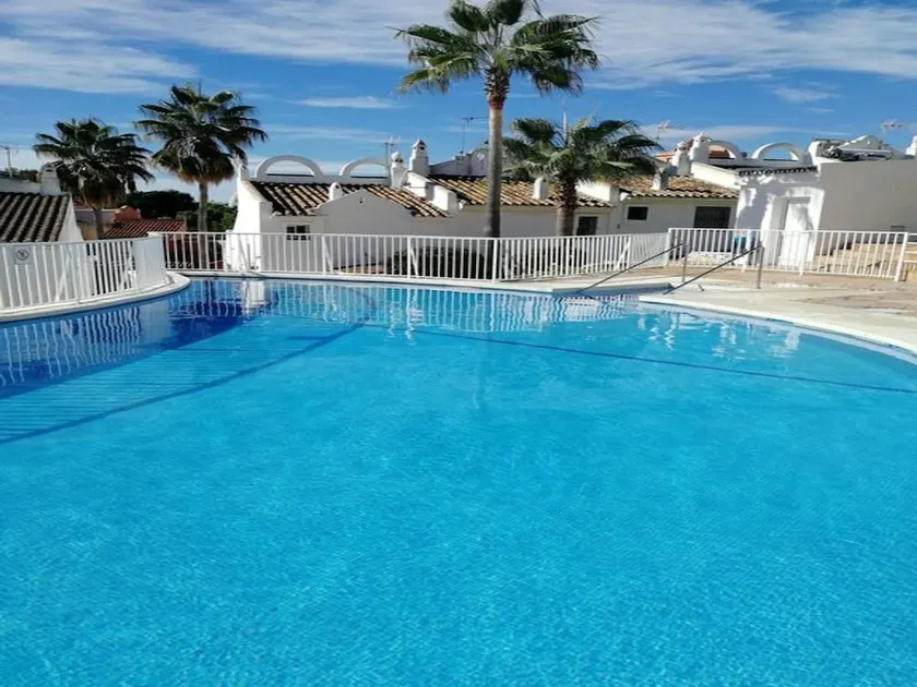 Sunny and Spacious Apartment With own Entrance to Pool - Image 1