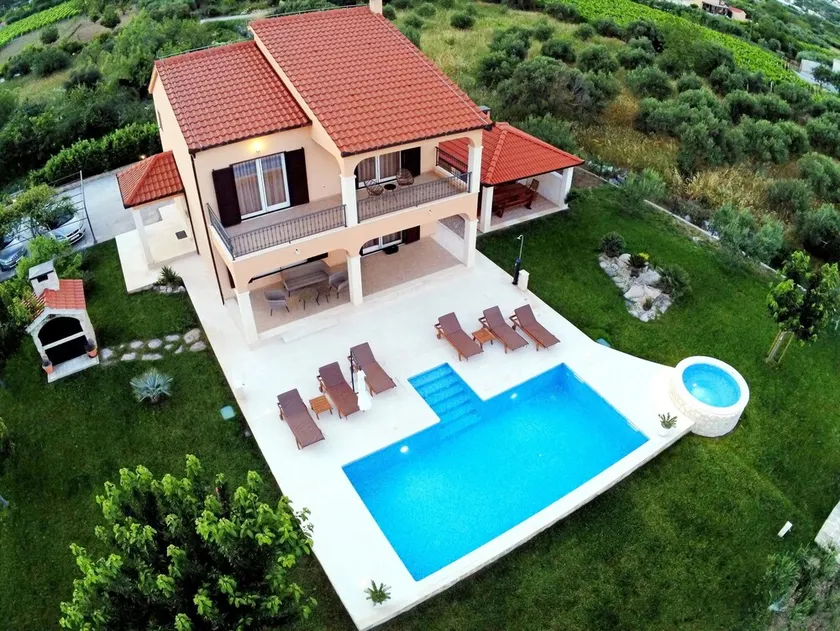 Luxury secluded villa w pool jacuzzi and garden - Image 1