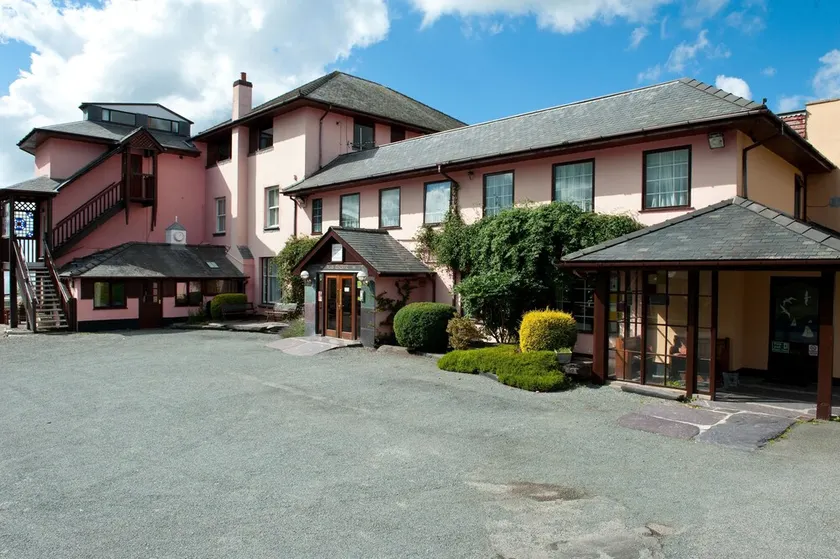 Port Dinorwic Hotel and Apartments - Image 1