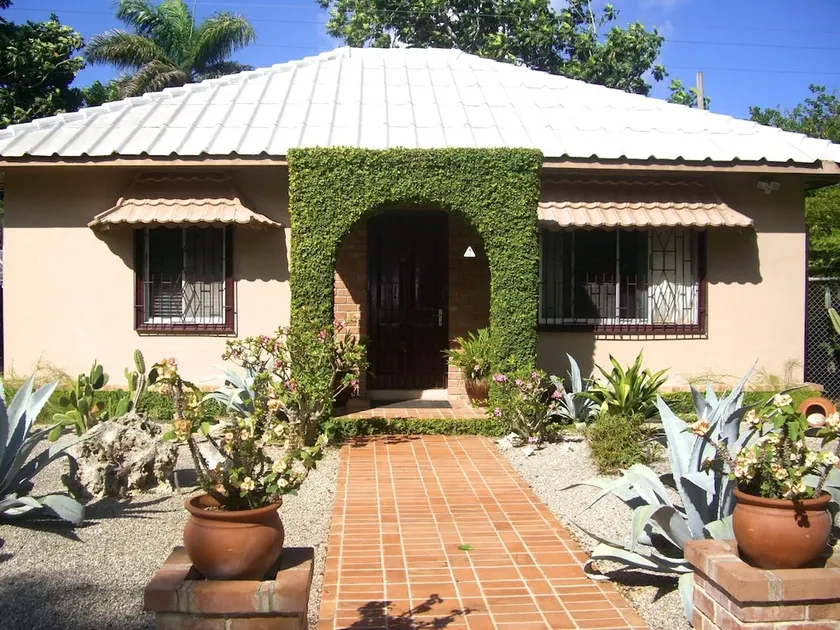 Chatham Cottage - Image 1