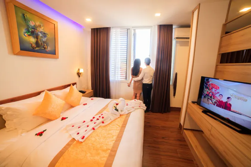 Cherry Hotel - Image 1