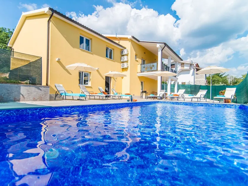 House with private pool for 10 people surrounded by vineyard in a quiet location - Image 1