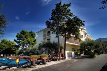 Hotel Guardacosta - Surrise - Image 1