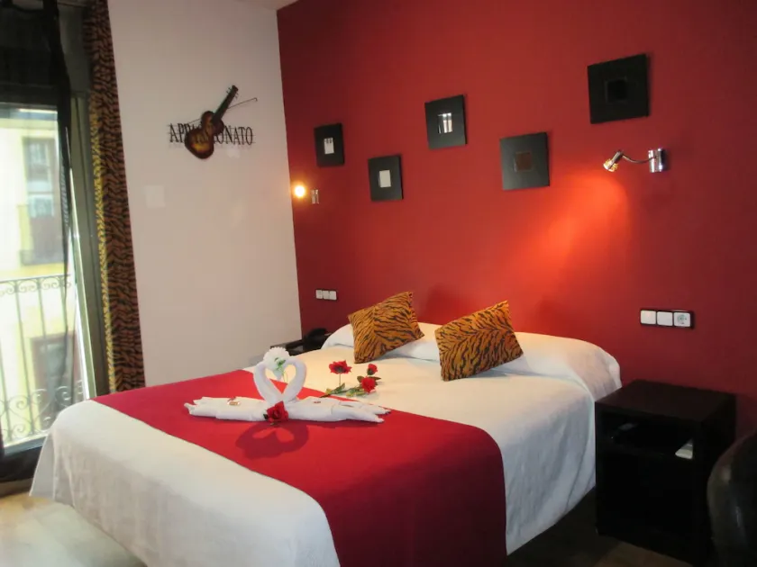 Madrid City Rooms - Image 1
