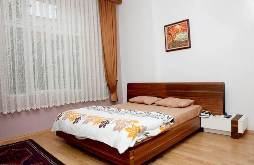 Station Hotel 34 - Image 1