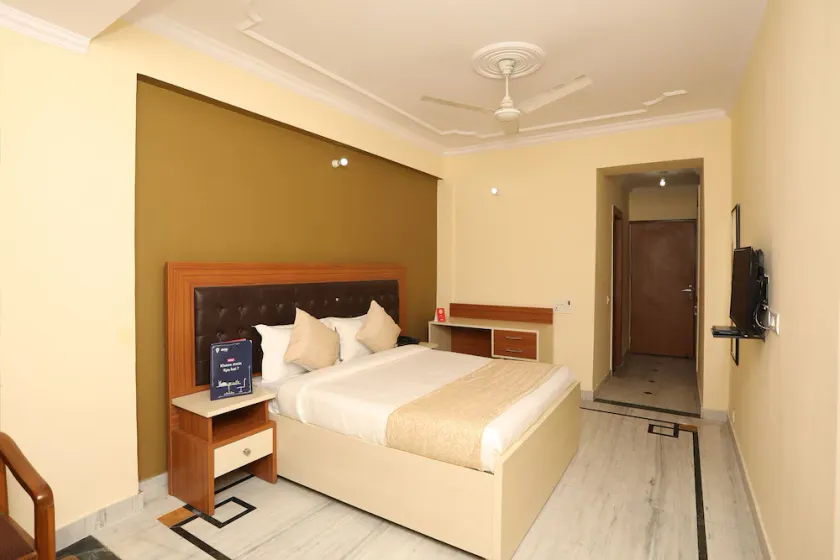 Hotel Apple Pie By OYO Rooms - Image 1