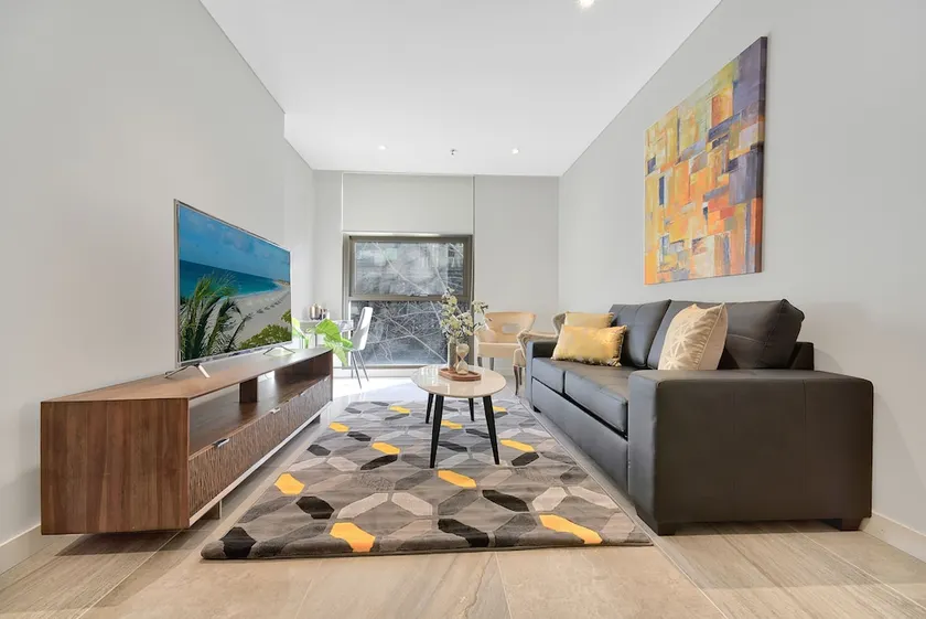New Luxury Manhattan style in heart of CBD - Image 1