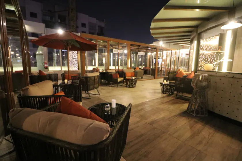 Frontel Jeddah Al Tahlia Hotel - Image 1