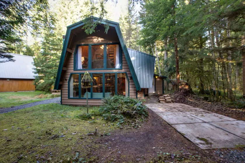 Chalet Mt Baker Lodging Snowline Cabin #45SL Hot Tub Sleeps 6 - Image 1