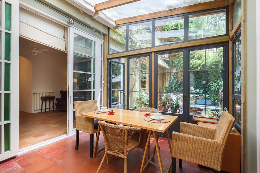 Flateli Sarria - Image 1