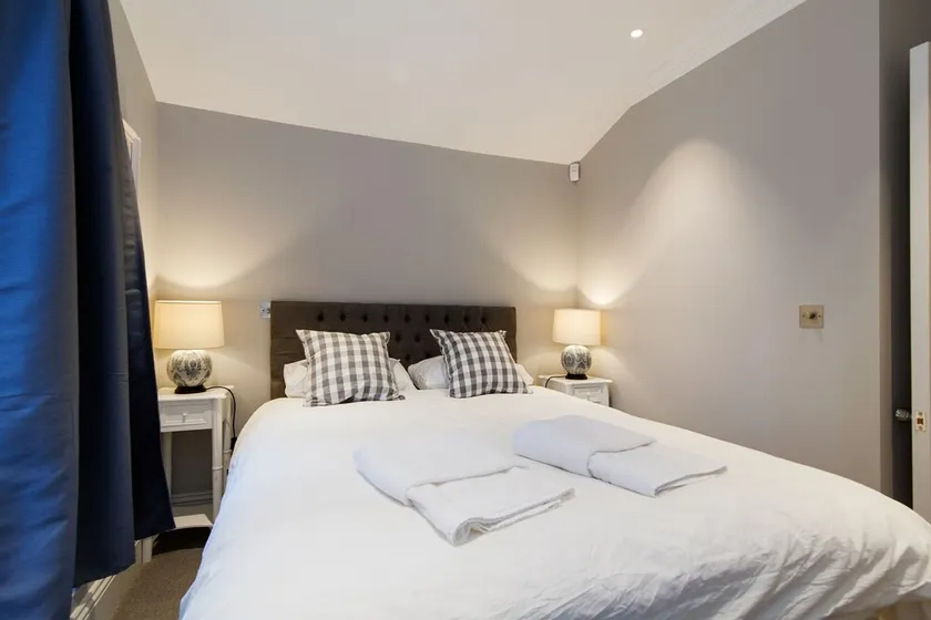 FG Apartments - Barons Court Residence - Image 1
