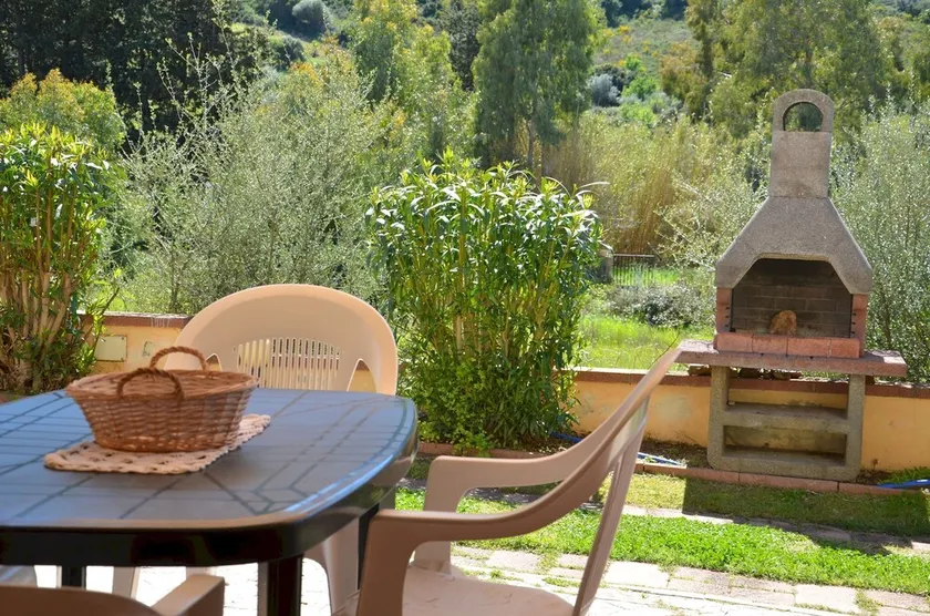 Villetta con Giardino in Contesto Riservato non Lontana dal Mare Bel01 - Image 1