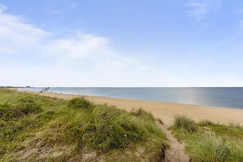 Beach Front On The Bay In Our Rustic Beach Cottage Cottage - Image 1