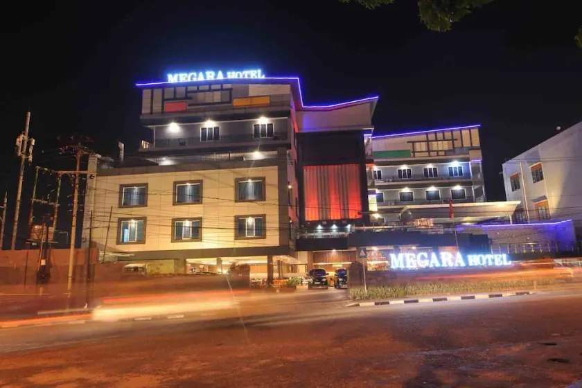 Capital O 847 Megara Hotel - Image 1