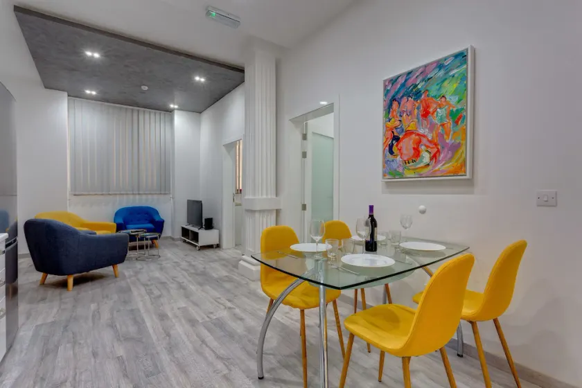 Stylish 3BR Apartment, Fantastic Location in Sliema - Image 1