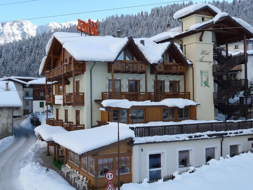 Hotel Almazzago - Image 1