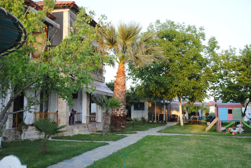 Fernandos Apartments - Image 1