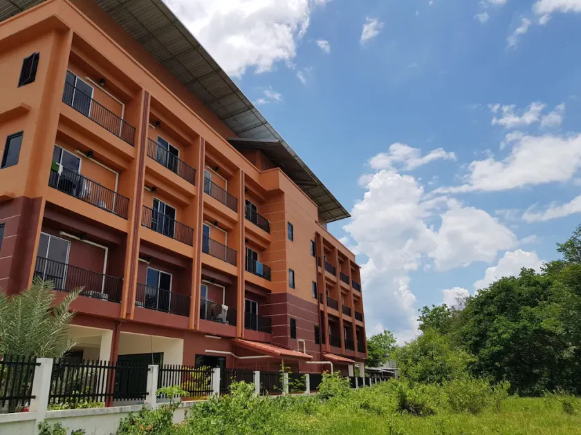 Boonthavon Maejo Hotel - Image 1
