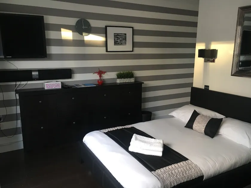 Islington Serviced Rooms and Apartments - Image 1