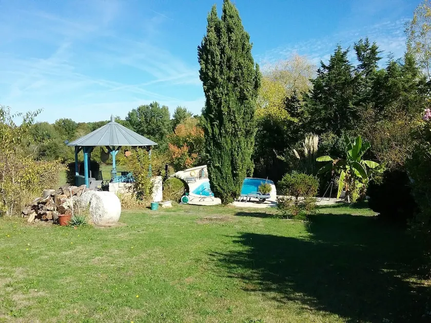 Villa de 3 chambres avec piscine partagee terrasse amenagee et wifi a Bosset - Image 1