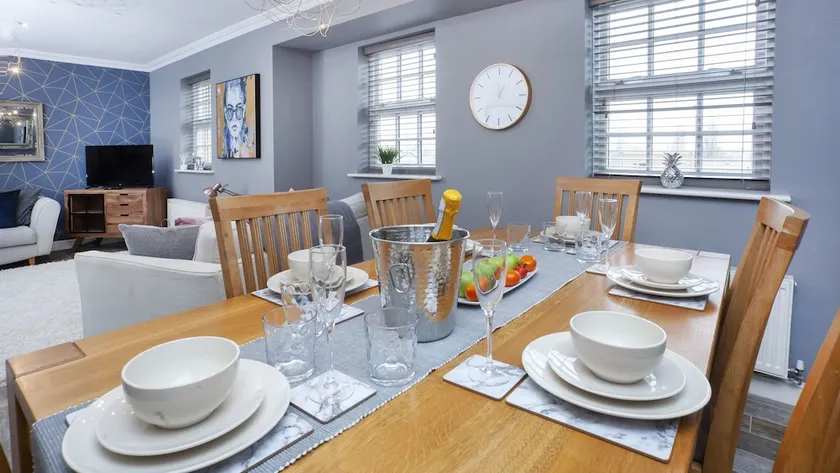 The Station Apartment- A Stunning Space, Close To The City Centre - Image 1