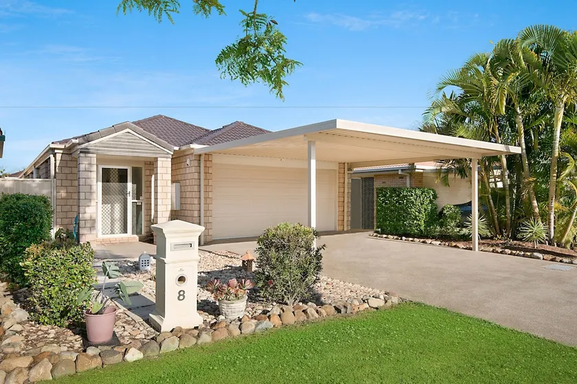 Central Redcliffe Holiday House - Image 1