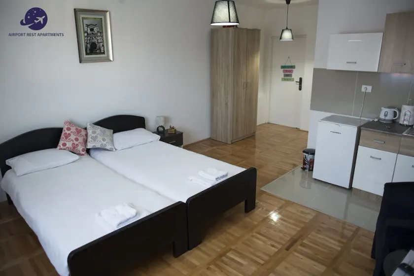 Airport Rest Apartments - Image 1