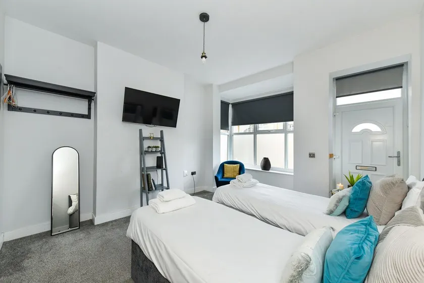 Long Eaton Modern 4bed House - Image 1