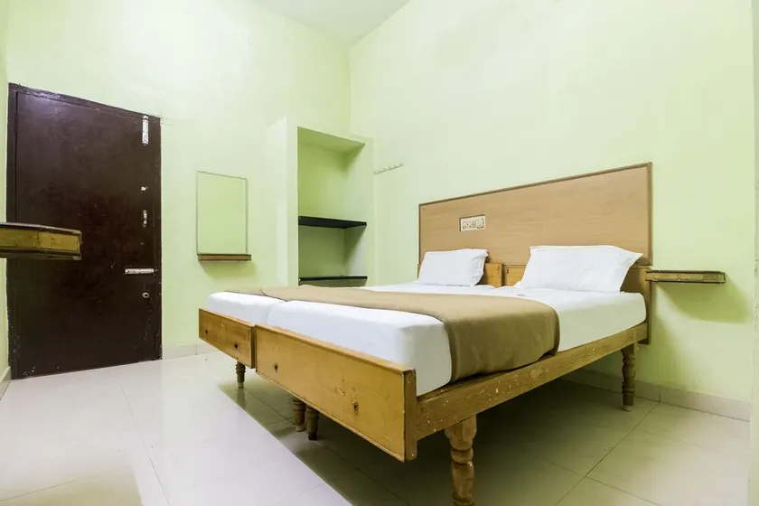 Hotel Sivanthi by OYO Rooms - Image 1