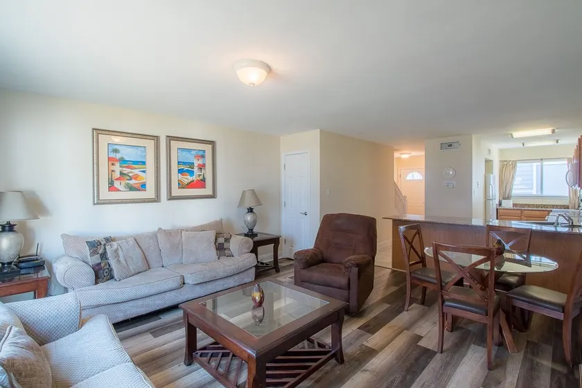Oak Shores-Oak Shores 90 - Image 1
